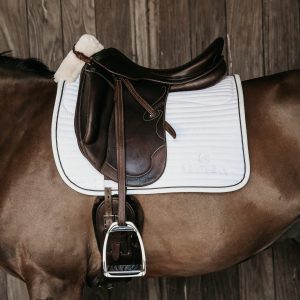 Sellerie En Cadence Montfort l'Amaury Kentucky Tapis de selle skin friendly dressage blanc cheval